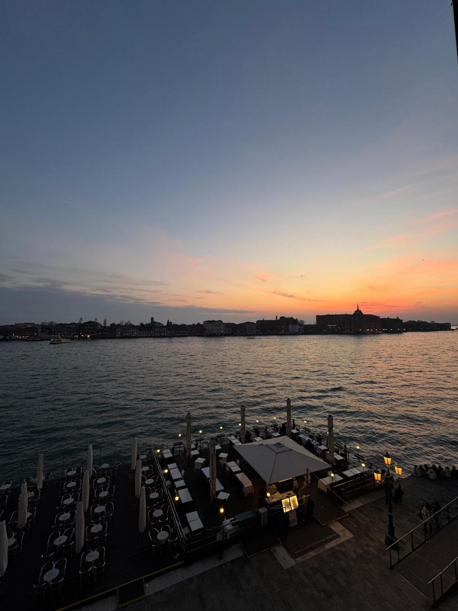 Appartamento Con Vista Zattere Velence Kültér fotó